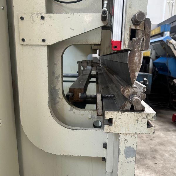 BAYKAL MARKA 2600 X 4 MM CNC HİDROLİK ABKANT PRES