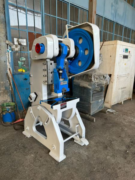 DİRİNLER 25 TON DÖKÜM GÖVDE EKSANTRİK PRES