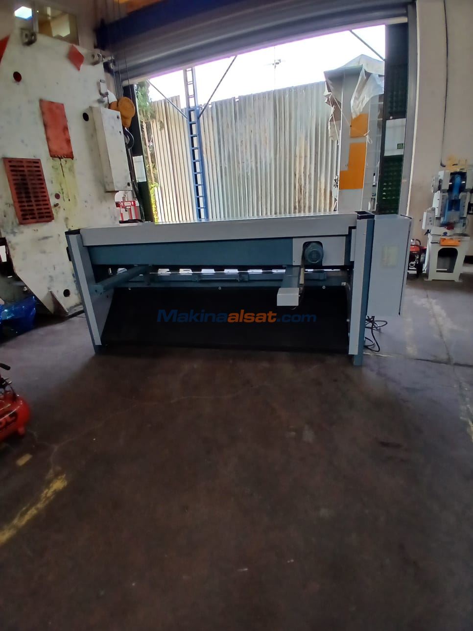 DURMAZLAR 2500 x 4 REDÜKTÖRLÜ GİYOTİN MAKAS