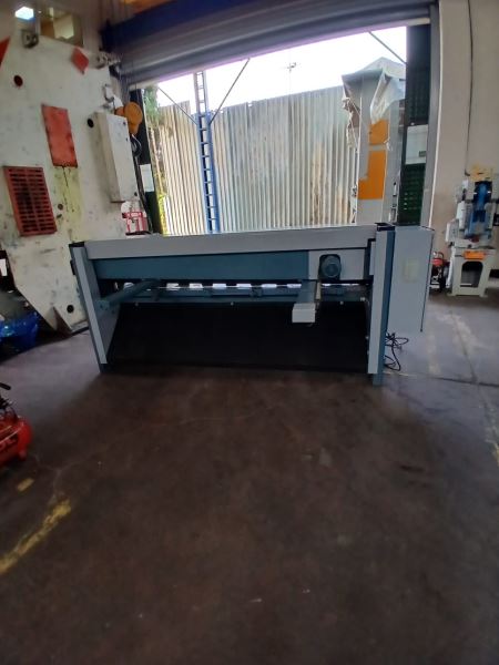 DURMAZLAR 2500 x 4 REDÜKTÖRLÜ GİYOTİN MAKAS