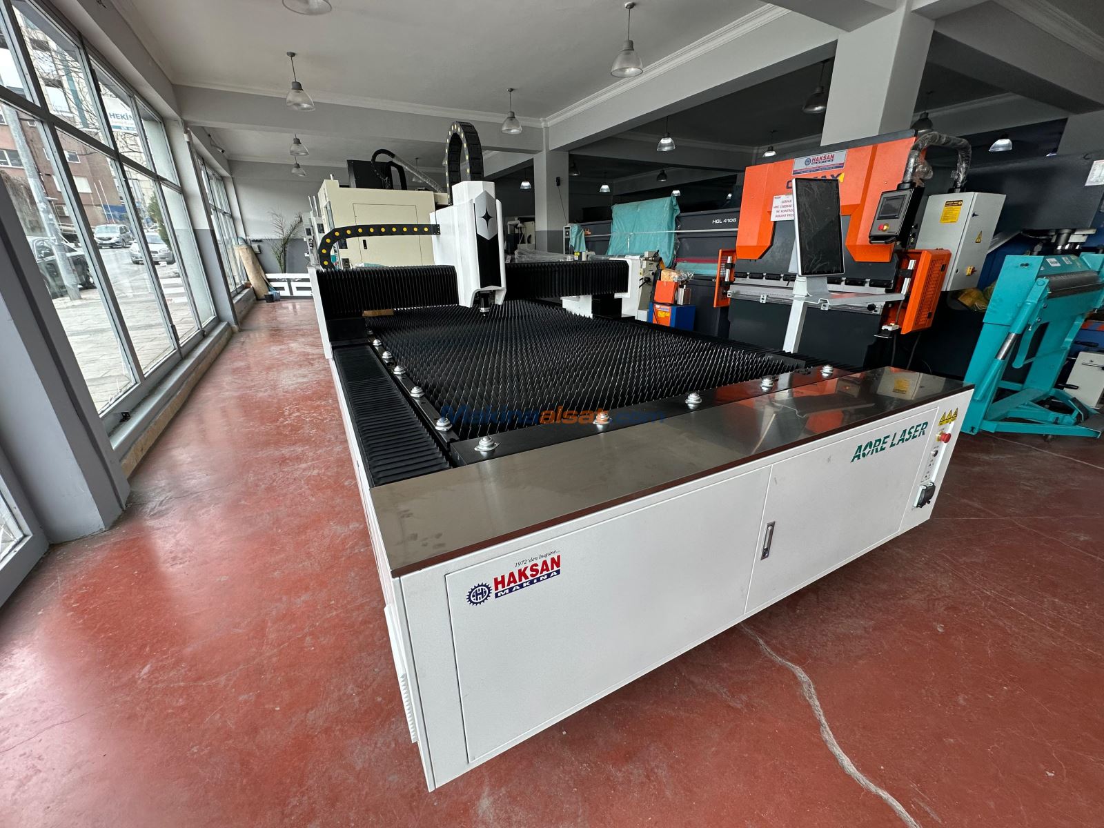 HAKSAN F SERİSİ 1530 3 KW (AÇIK KABİN, TEK TABLA) FİBER LAZER KESİM