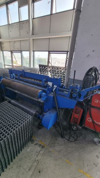 Temiz ve Sorunsuz  Puntalı Rulo Hasır Tel Çit Makinası