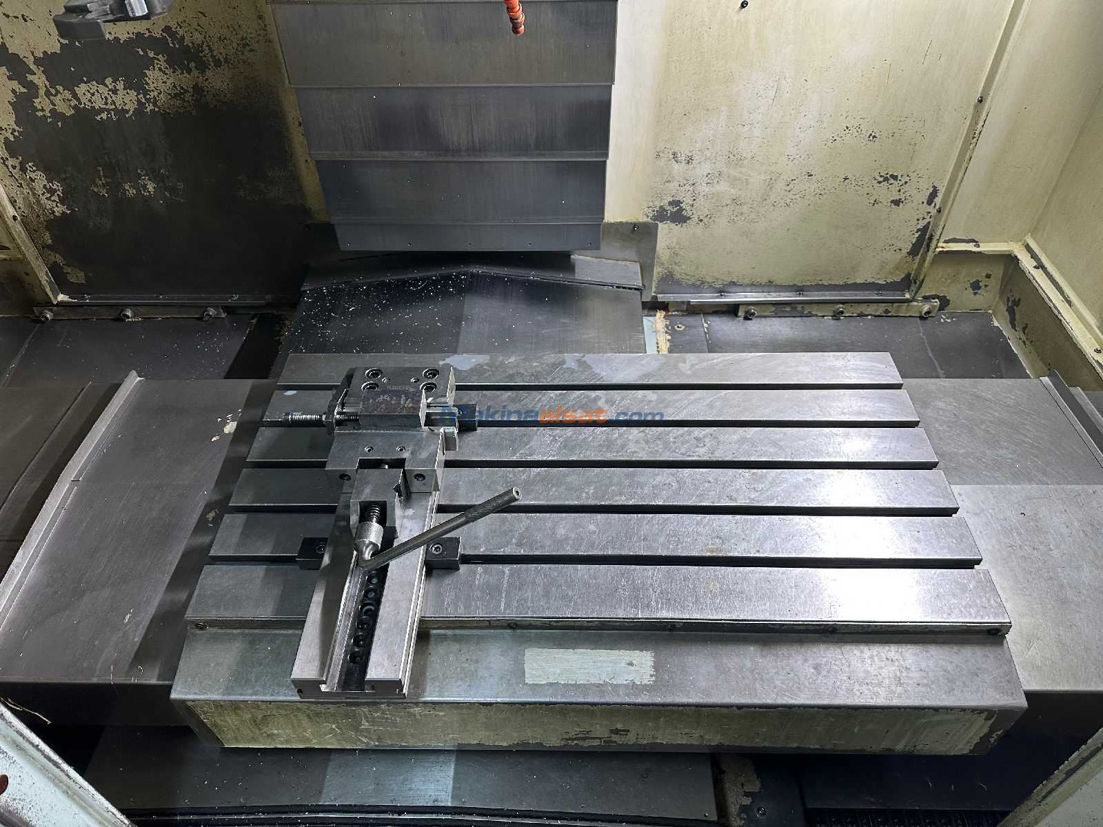 TWINHORN VP1100 KUTU KIZAKLI FANUC KONTROLLÜ DİK İŞLEM
