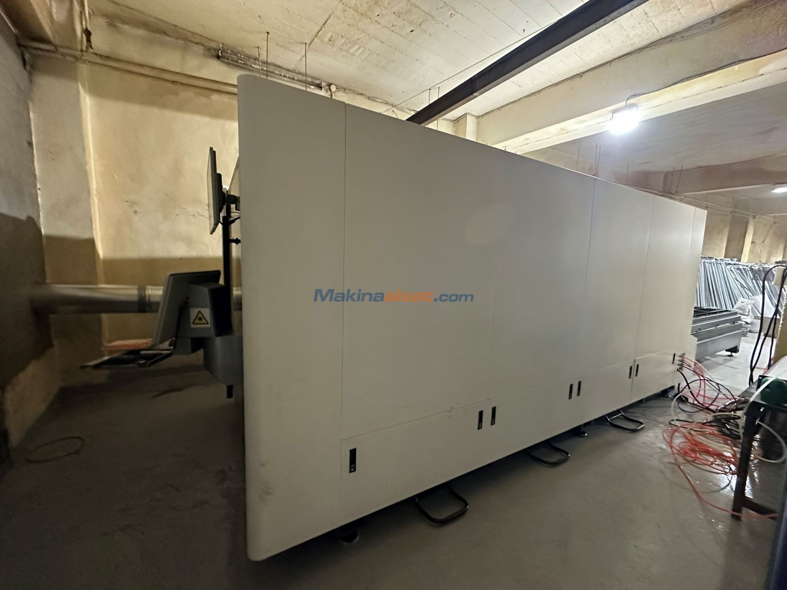 HAKSAN PG SERİSİ 1530 x 6 KW (ÇİFT TABLA,KAPALI KABİN) CNC FIBER LASER KESİM