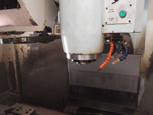 VP1100 TWINHORN DİK İŞLEM MERKEZİ