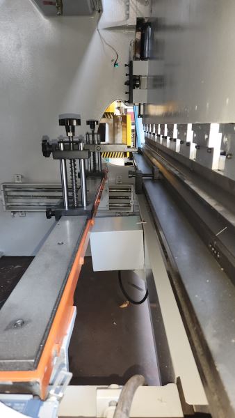 2006 MODEL ERMAKSAN 2600 X 80 TON 3 EKSEN CNC ABKANT PRES