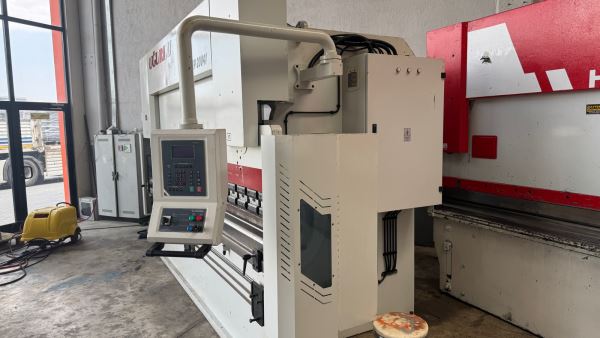 4 METRE 200 TON CNC ABKANT PRES