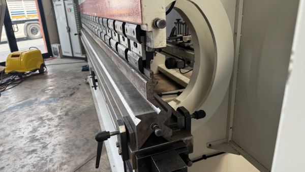 4 METRE 200 TON CNC ABKANT PRES