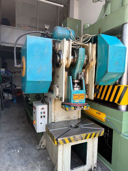 60 TON 2015 MODEL HAVA KAVRAMALI PRES