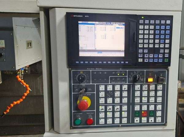 Akira Seiki SR3 XP CNC Dik İşlem