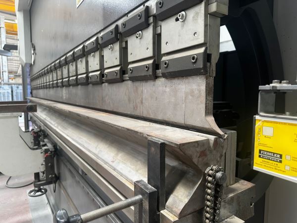 BAYKAL 4100 x 300 TON CNC ABKANT