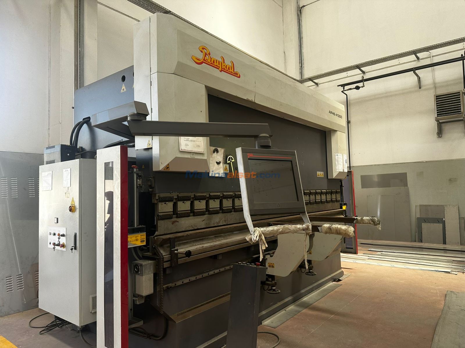 BAYKAL 4100 x 300 TON CNC ABKANT