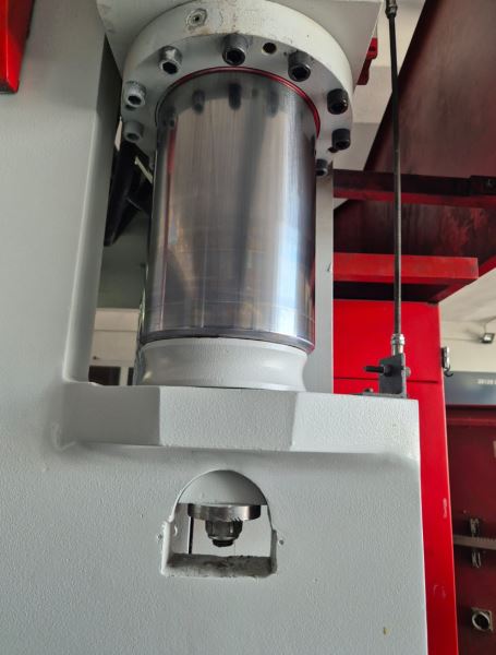 DENER CNC 3100 x 220 TONLUK HİDROLİK ABKANT