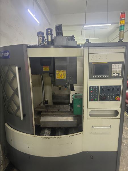 EQUIPTOP TAİWAN  4. EKSENLİ FANUC CNC DİK İŞLEME MERKEZİ