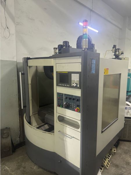 EQUIPTOP TAİWAN  4. EKSENLİ FANUC CNC DİK İŞLEME MERKEZİ