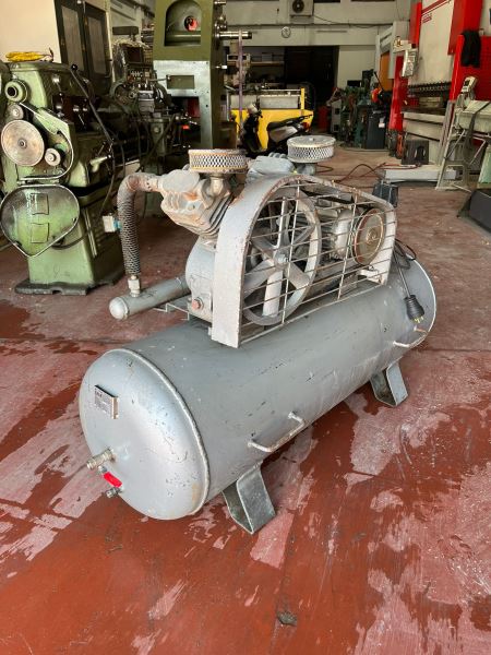 ÖZEN 200 LİTRE 8 BAR PİSTONLU KOMPRESÖR