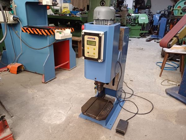 PRESMAK EPS6300 ELEKTİRİKLİ PERÇİN SIVAMA PRESİ