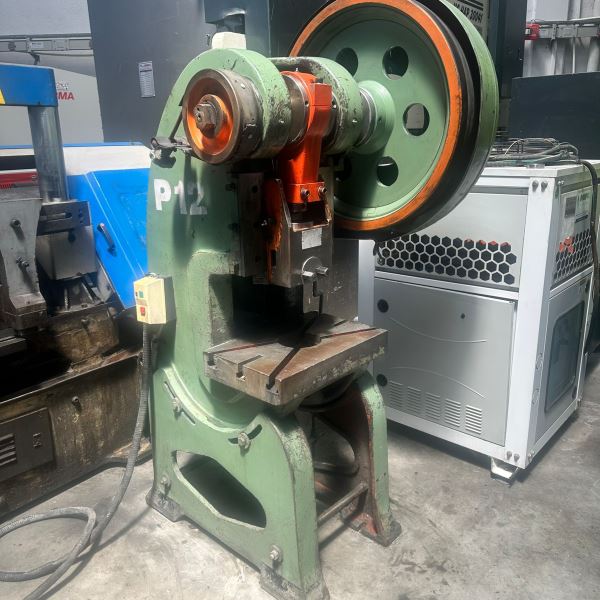 TAN MARKA 25 TON DÖKÜM GÖVDE EKSANTRİK PRES