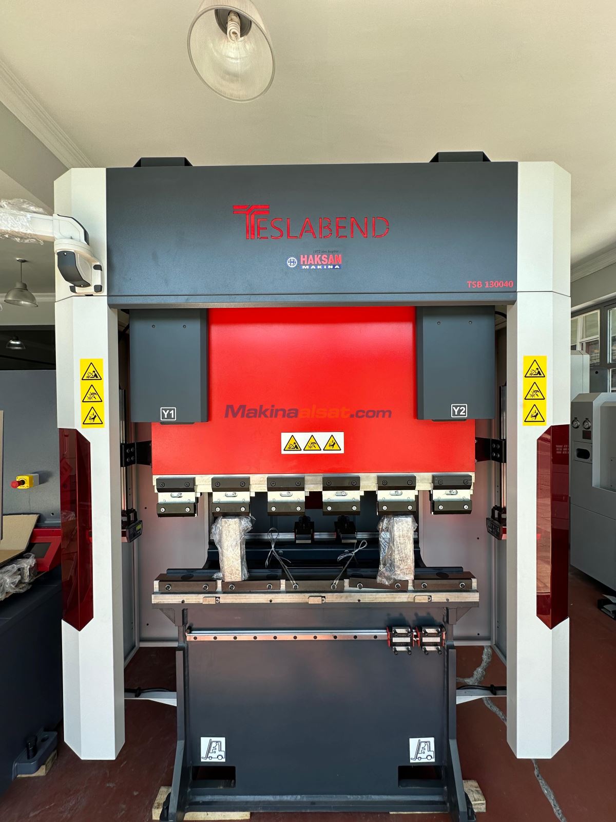 TESLAMAK TSB 1300 MM x 40TON 4 EKSEN CNC HİDROLİK ABKANT PRES