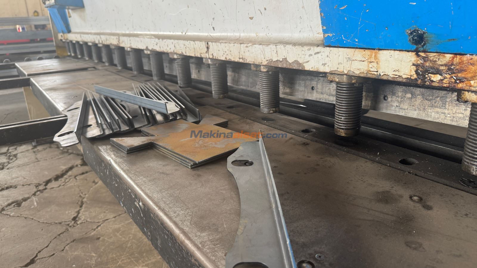 3 METRE 6 MM HİDROLİK GİYOTİN MAKAS (TAKAS OLUR)