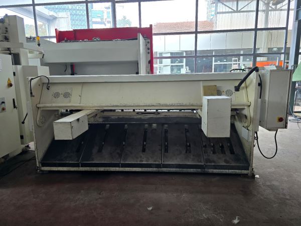 BAYKAL HGL 3106 - 3100 X 6 MM PNOMATİK SAC DESTEKLİ HİDROLİK GİYOTİN MAKAS