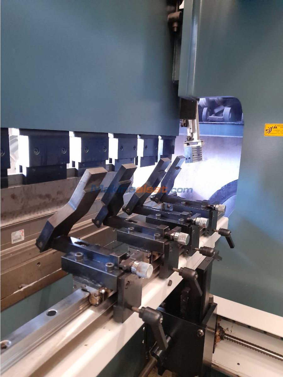 DURMA AD-S 30135 (4 EKSEN CNC) ABKANT PRES