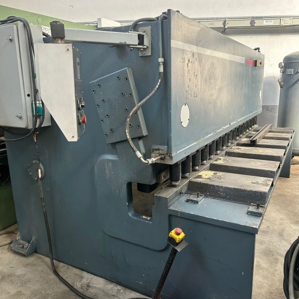 DURMAZLAR 3000 x 12 MM NC HİDROLİK GİYOTİN MAKAS