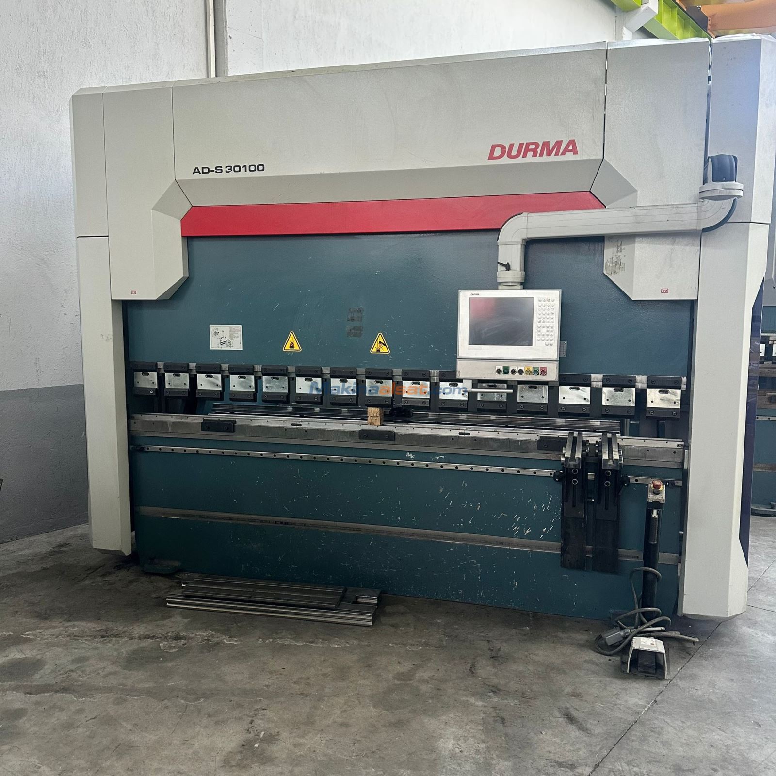 DURMAZLAR MARKA AD-S 3050 x 100 TON CNC HİDROLİK ABKANT PRES
