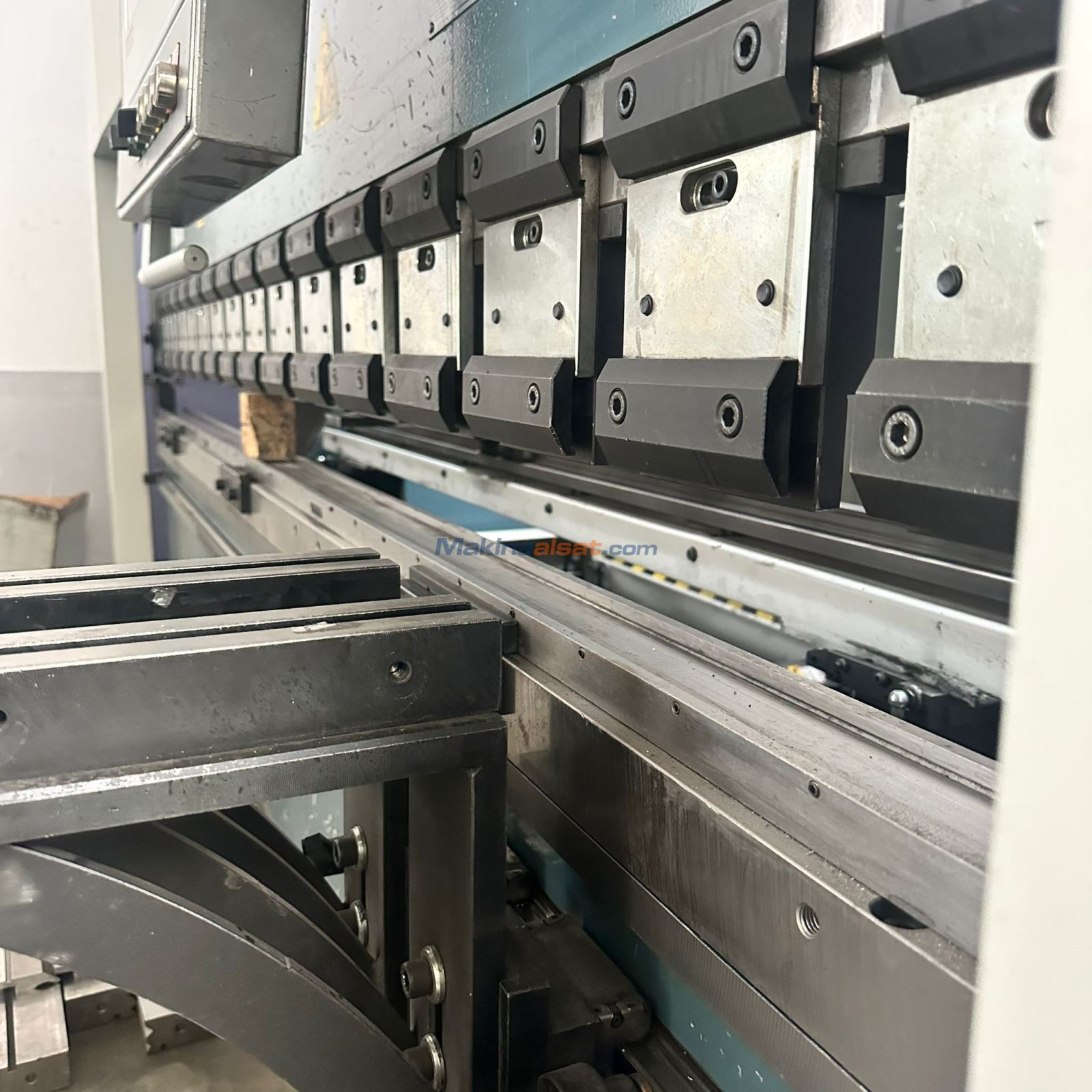 DURMAZLAR MARKA AD-S 3050 x 100 TON CNC HİDROLİK ABKANT PRES