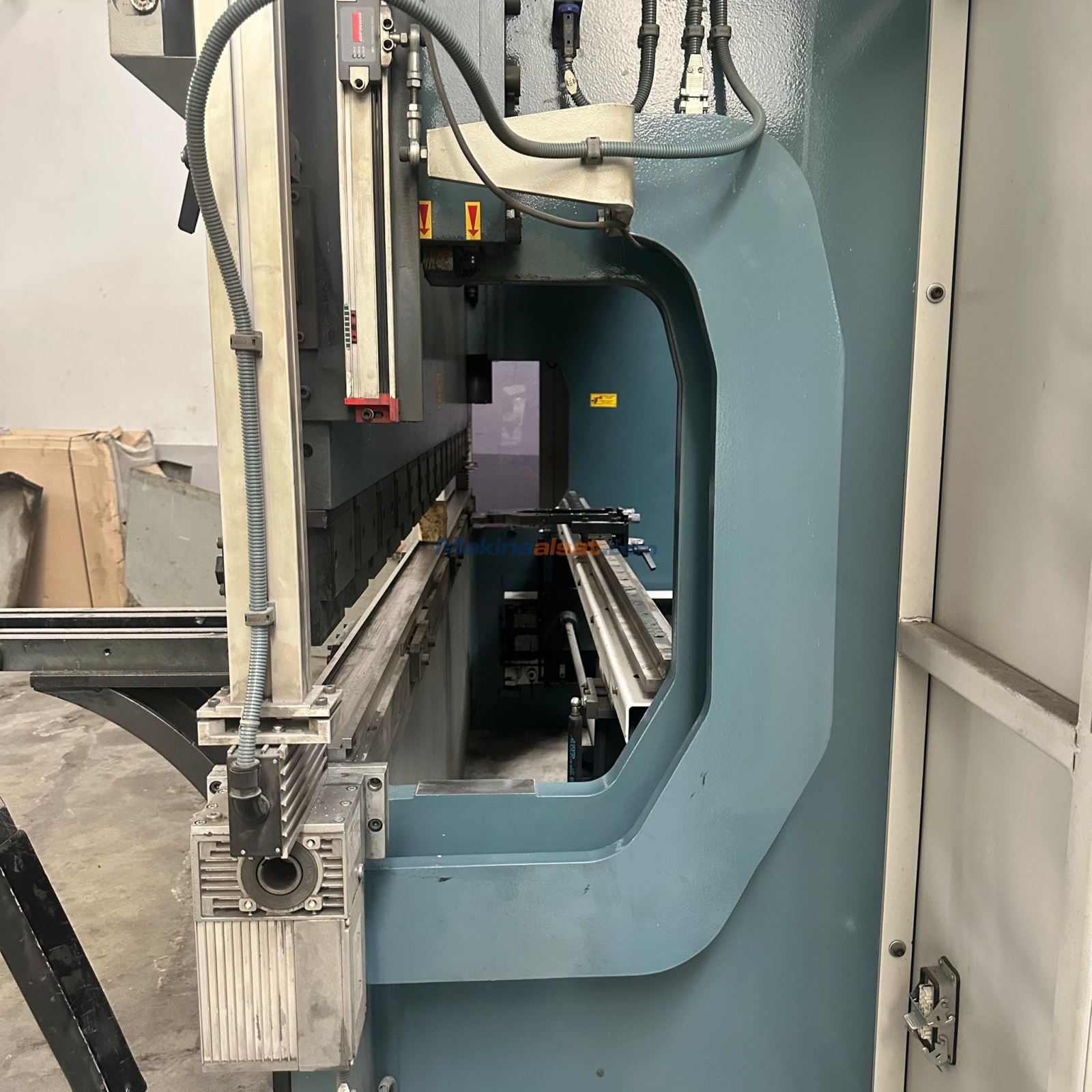 DURMAZLAR MARKA AD-S 3050 x 100 TON CNC HİDROLİK ABKANT PRES