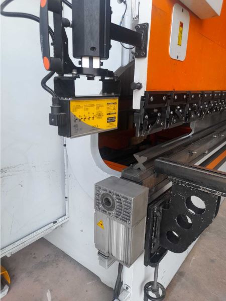 ERMAKSAN 3 METRE 100 TON 6 EKSEN CNC ABKANT