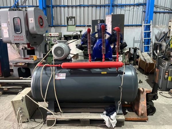 Lupamat 500 Litre Pistonlu Hava Kompresörü