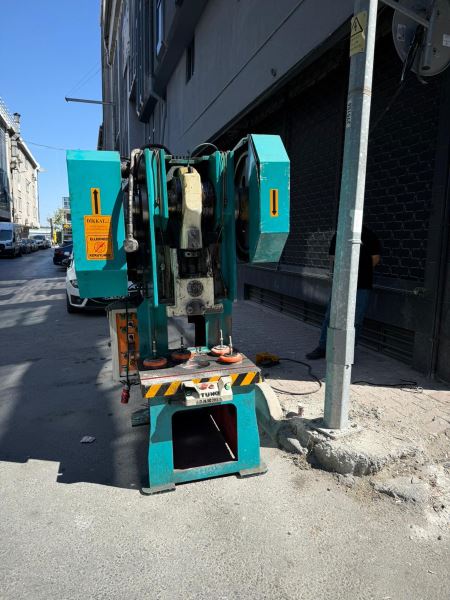 TUNÇ MARKA 2020 MODEL 60 TON HAVA KAVRAMALI PRES