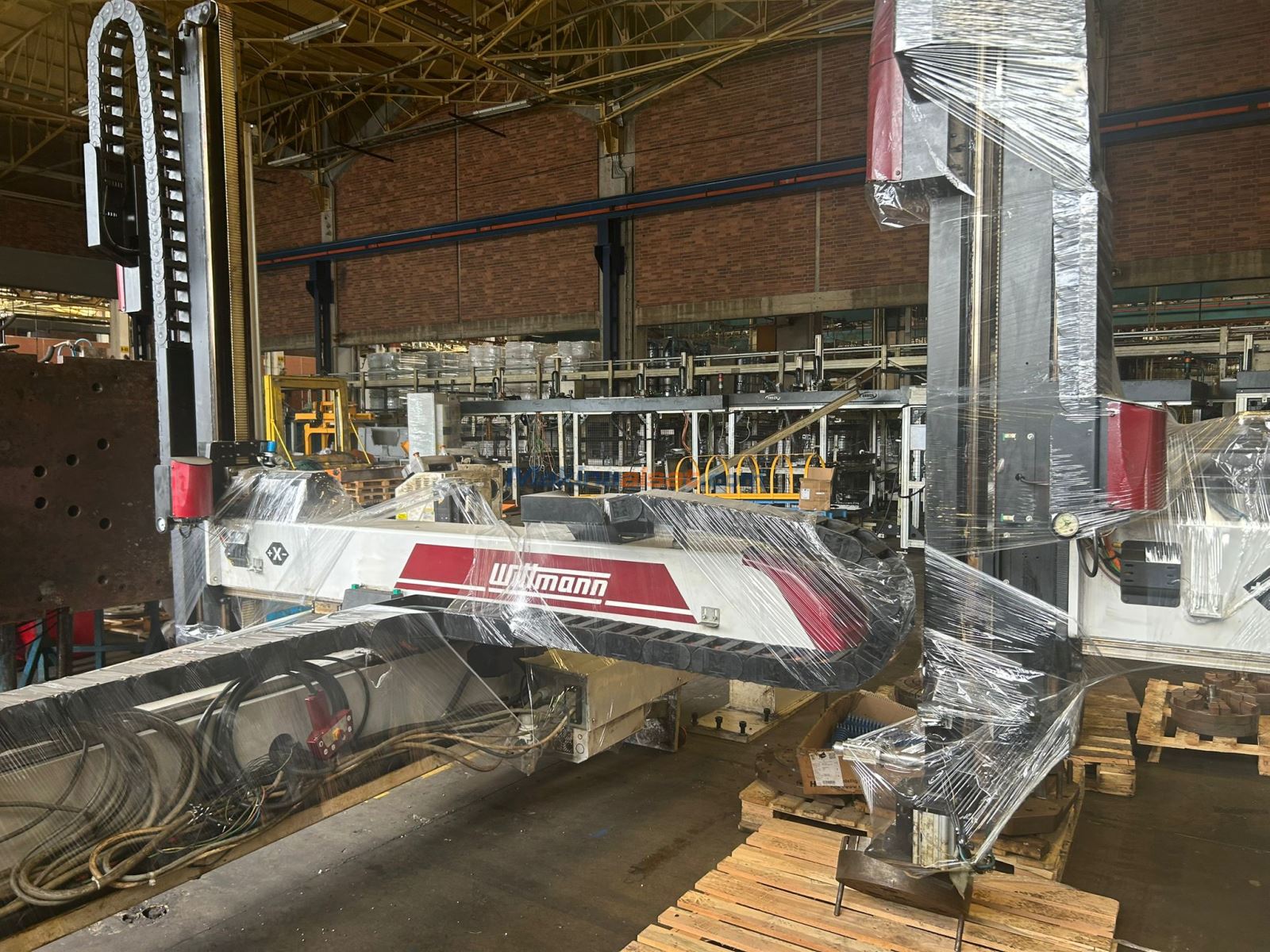 WİTTMANN 2018 MODEL PLASTİK ENJEKSİYON PARÇA ALMA ROBOTU