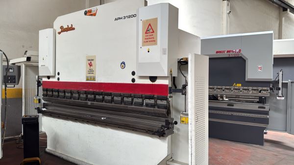 Baykal 3 Metre 200 Ton NC 2016 Model Abkant Pres