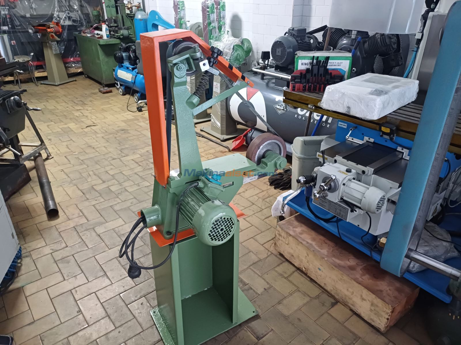 CAN MAKİNA ÜÇGEN ŞERİT BANT ZIMPARA