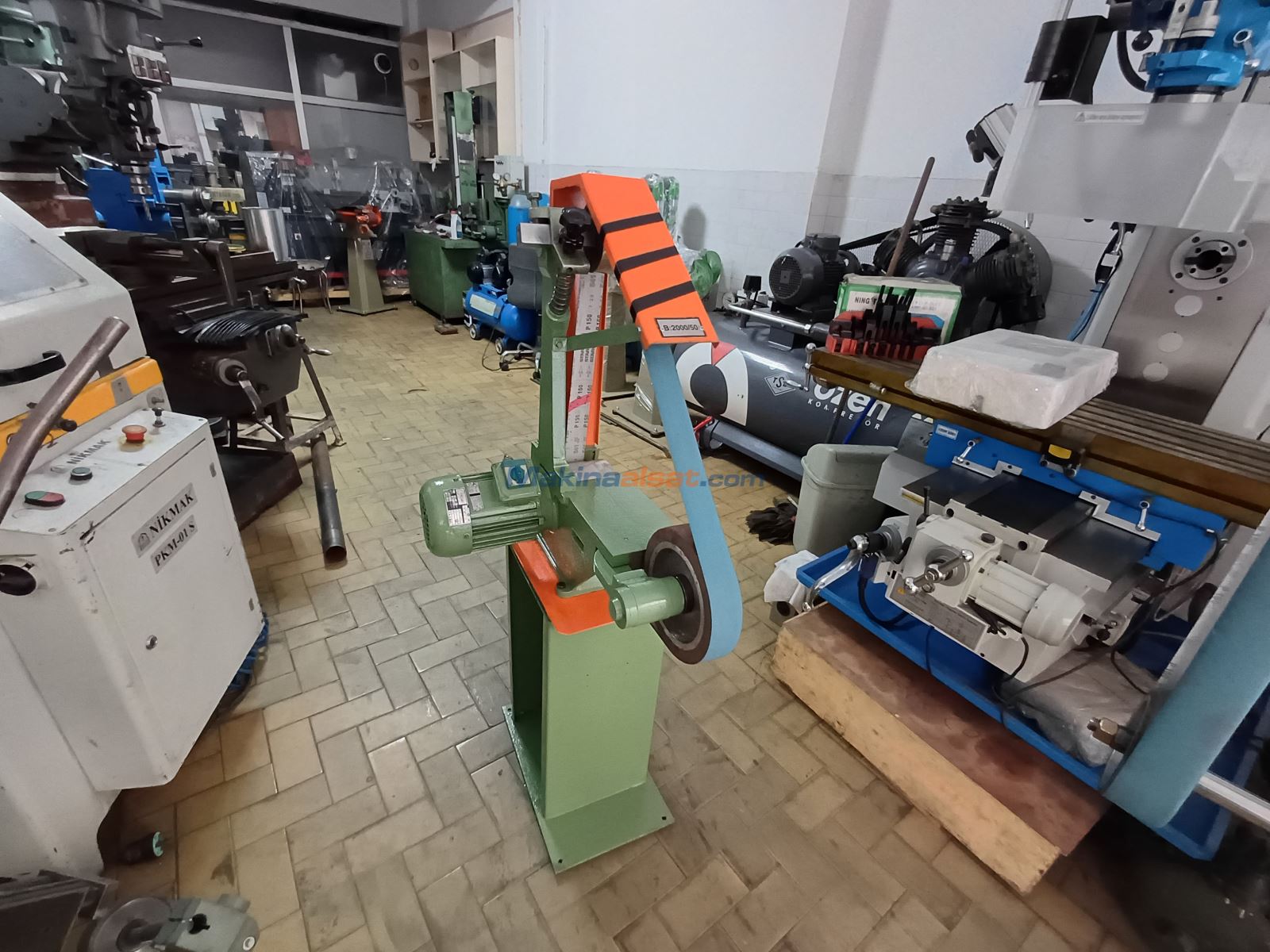 CAN MAKİNA ÜÇGEN ŞERİT BANT ZIMPARA