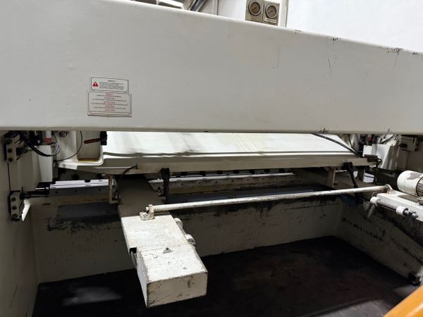 Ermaksan 3 Metre 6 mm Cnc Hidrolik Giyotin Makas