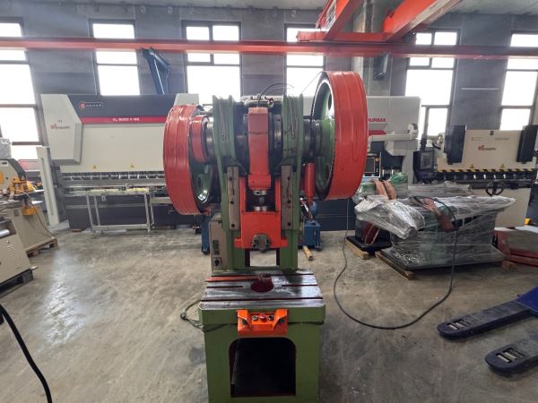 60 TON ÇELIK GÖVDE EKSANTRİK PRES