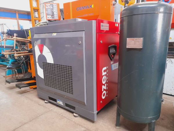 ÖZEN 22 KW VİDALI KOMPRESÖR