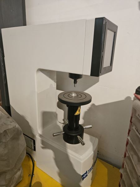 Rockwell Sertlik Ölçüm Cihazı