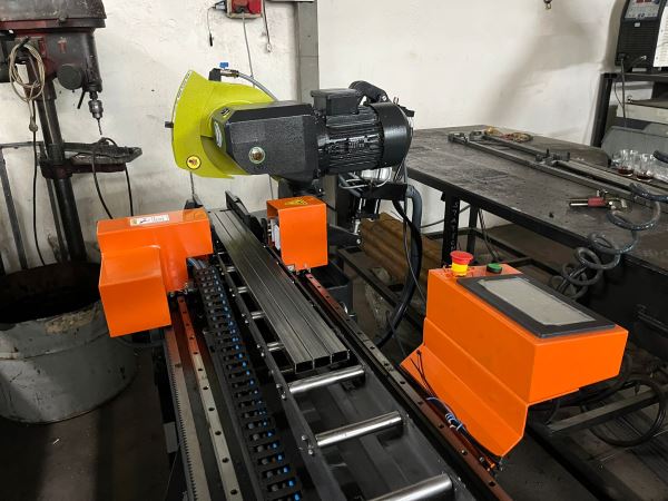 SERVO KONTROLLÜ DAİRE TESTERE SÜRÜCÜSÜ