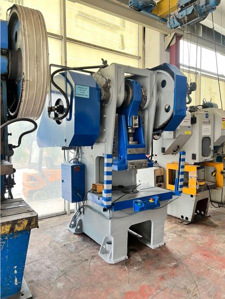 150 Ton Şenmak Hava Kavramalı Pres