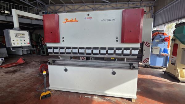 BAYKAL APH 2600 x 6 mm x 90 Ton NC KONTROLLÜ HİDROLİK ABKANT PRES