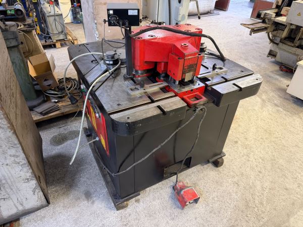 AMADA CSW-250 KÖŞE KESME