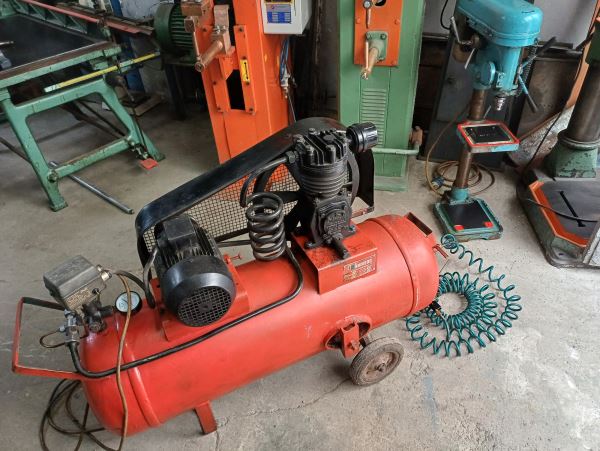 100 Litre KOMSAN PİSTONLU KOMPRESÖR