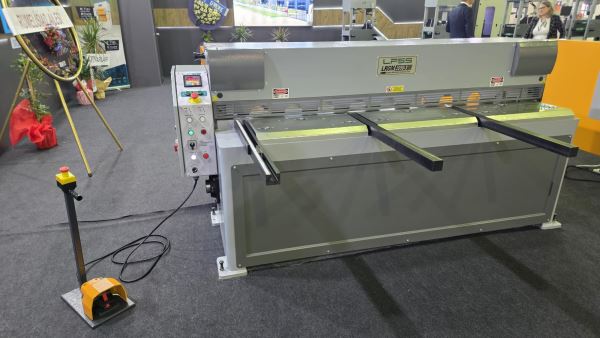 1350 - 1550 - 2050 MM X 3MM REDÜKTÖR MOTORLU GİYOTİN MAKAS