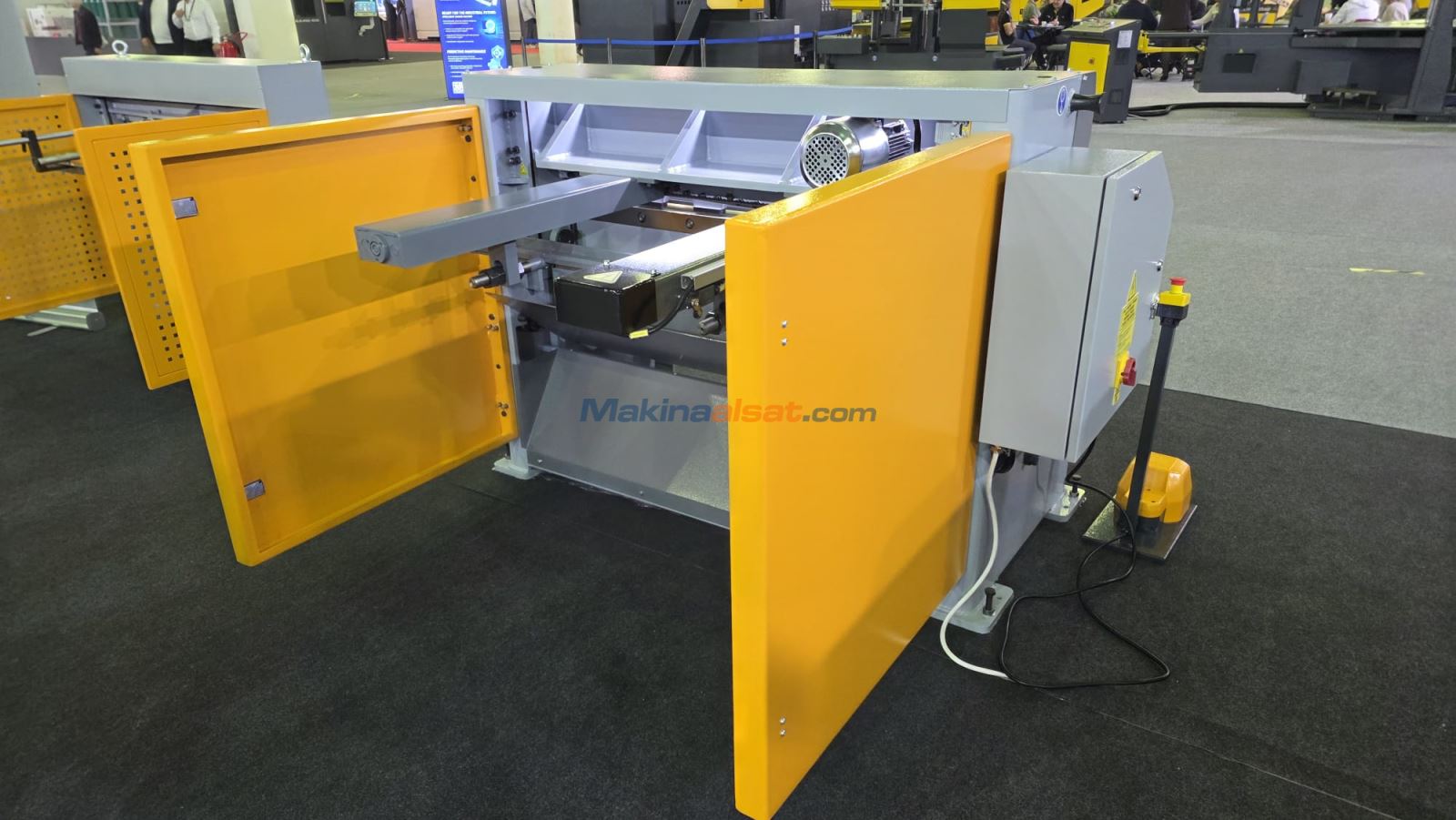 1350 - 1550 - 2050 MM X 3MM REDÜKTÖR MOTORLU GİYOTİN MAKAS