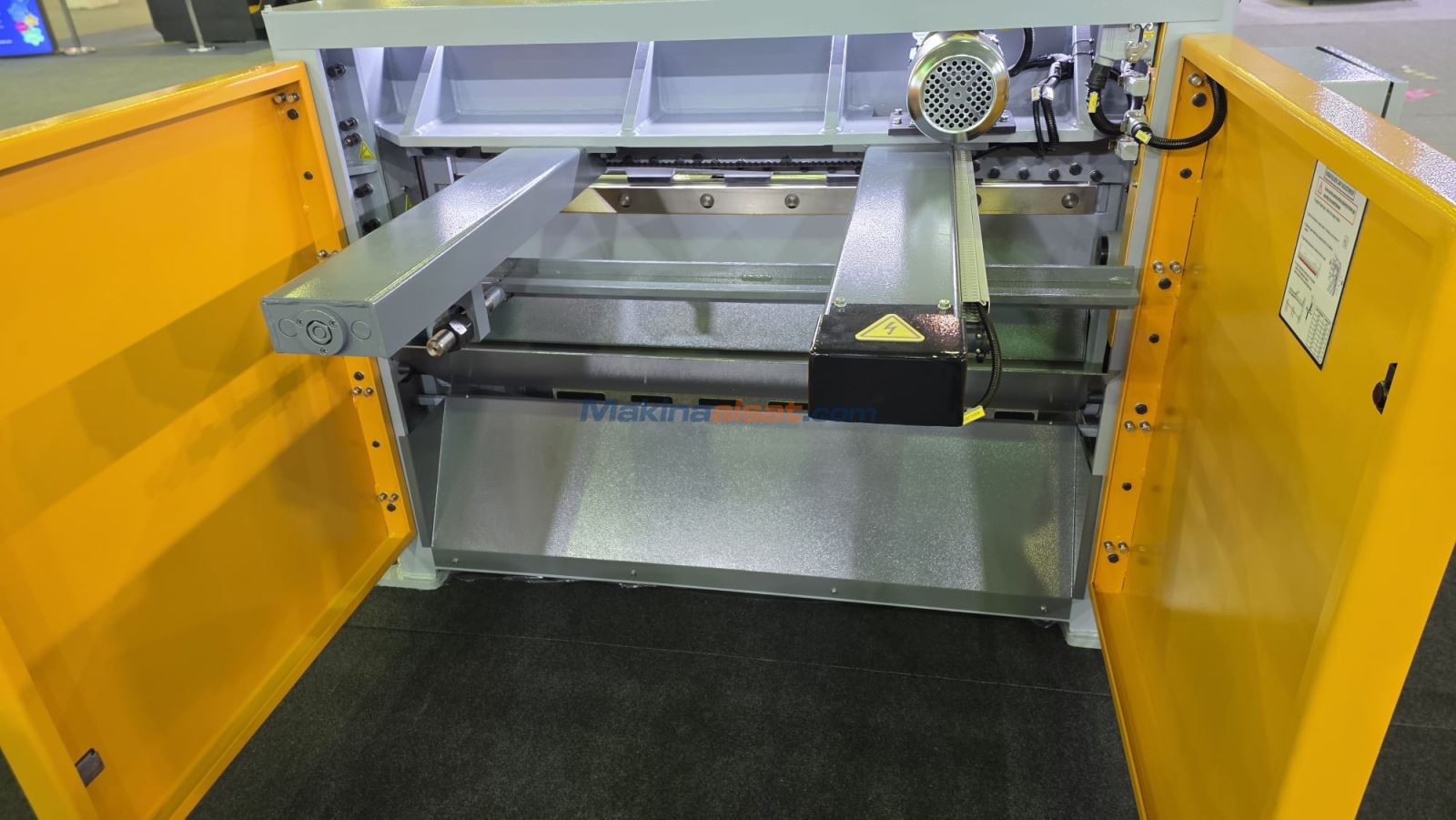 1350 - 1550 - 2050 MM X 3MM REDÜKTÖR MOTORLU GİYOTİN MAKAS