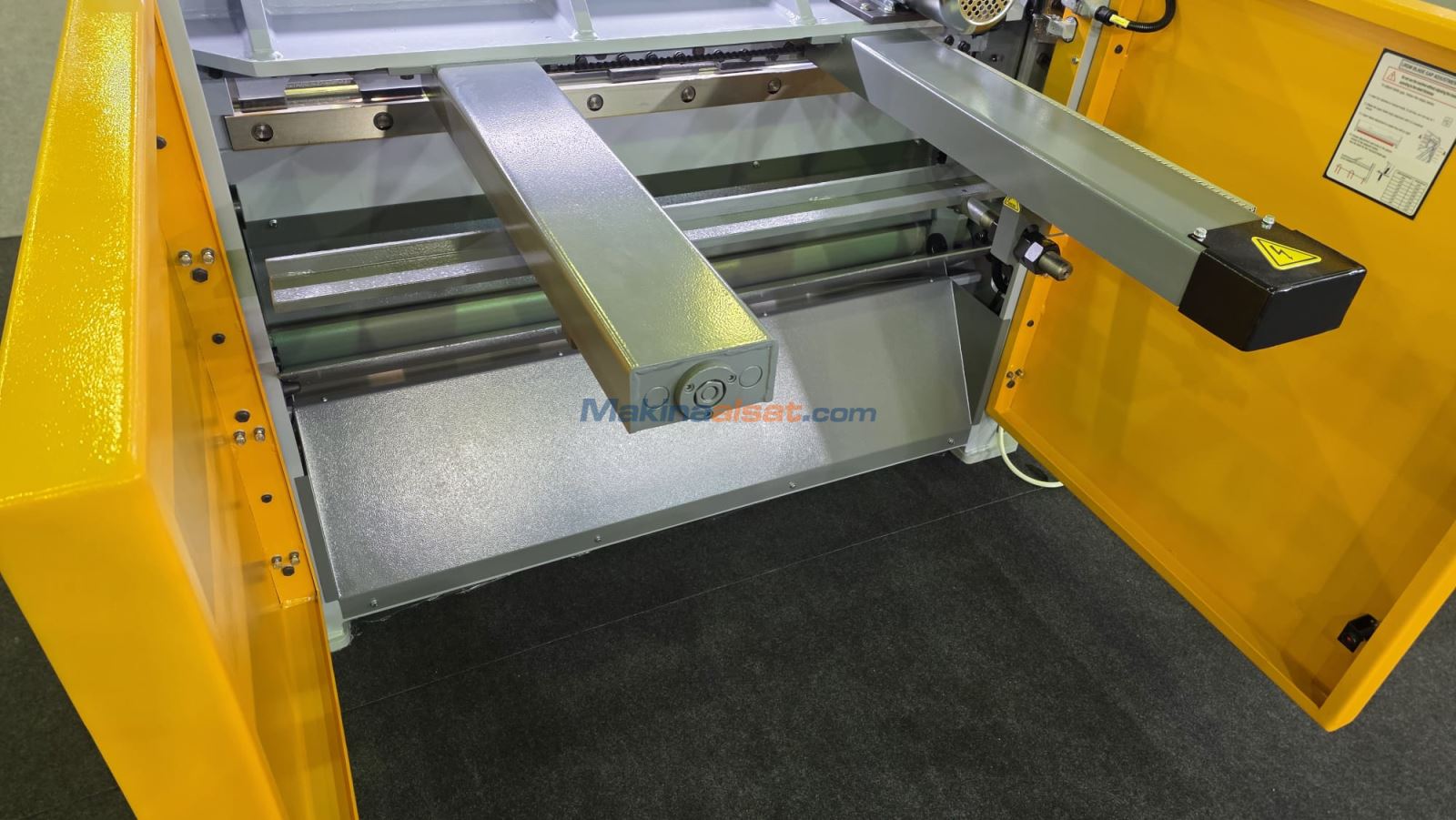 1350 - 1550 - 2050 MM X 3MM REDÜKTÖR MOTORLU GİYOTİN MAKAS